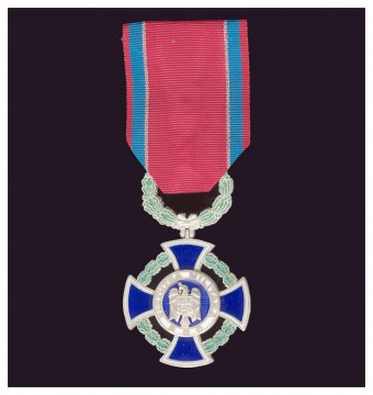 Decret de decorare a mai multor militari